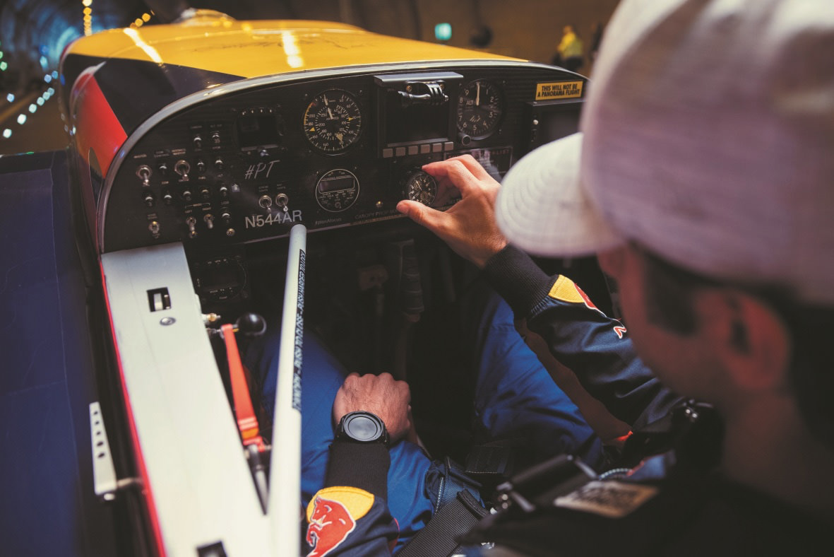 Dario Costa mit der Hamilton Khaki Aviation Takeoff Automatic Chronograph 46 mm - Photo © HAMILTON